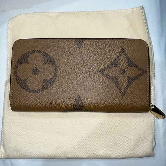 Louis Vuitton wallet - Picture 2 of 5